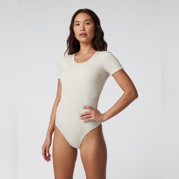 NWT Vuori Short Sleeve Pose Bodysuit Color Milkweed Size Medium‎